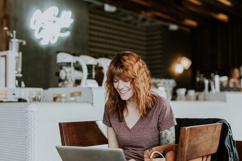 A girl uses a laptop. She is starting online therapy in Colorado with North Boulder Counseling 80301